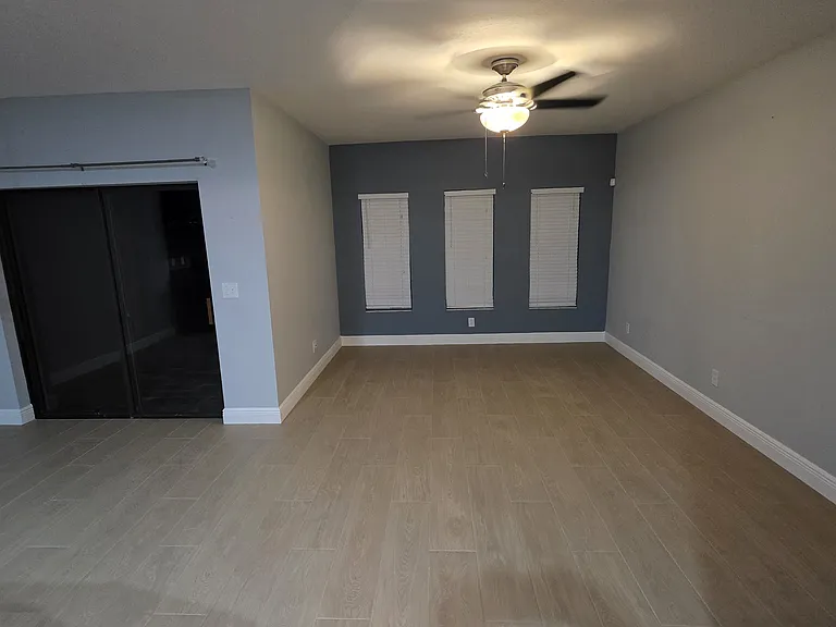 1039 Tullamore Dr — Photo 17