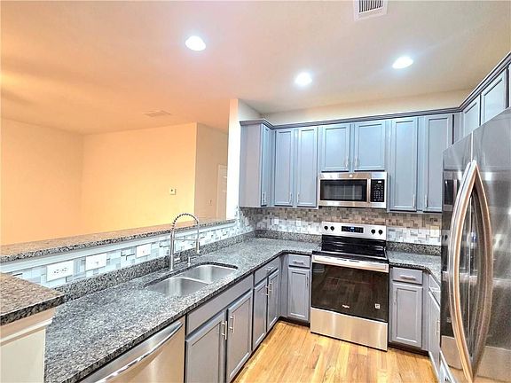 5th image of 3044 Cedar Glade Ln