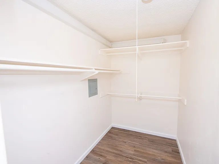 4036 Kansas St — Photo 8