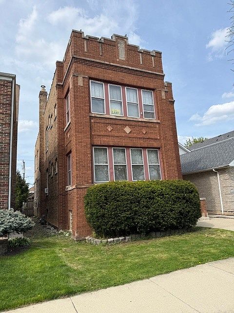2nd image of 5428 W Cornelia Ave