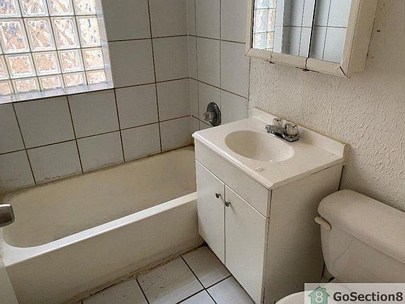 5th image of 11 N Pine Ave #2