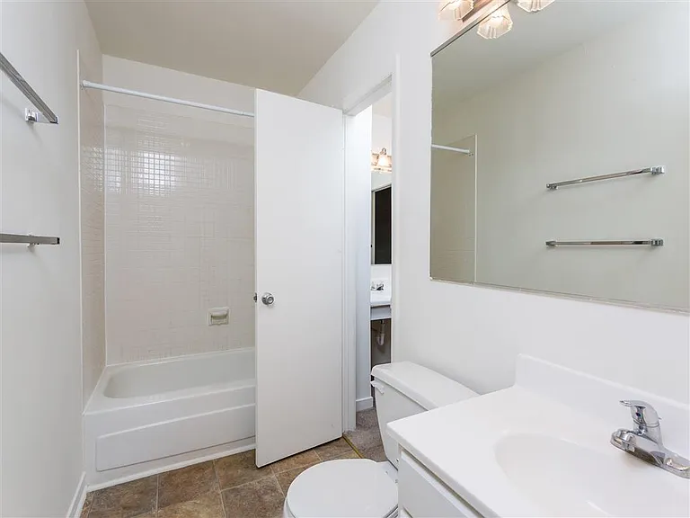 Emerald Springs Apartment Homes — Photo 17