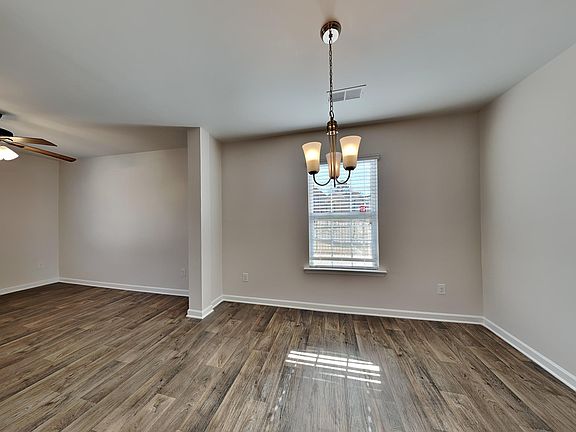 4th image of 206 Charterhouse Ave