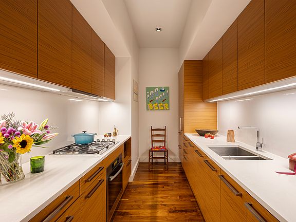 4th image of 140 W 22nd St APT 5D