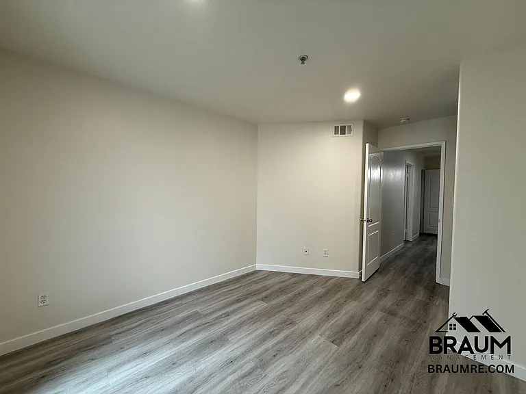 7323 WINNETKA — Photo 24