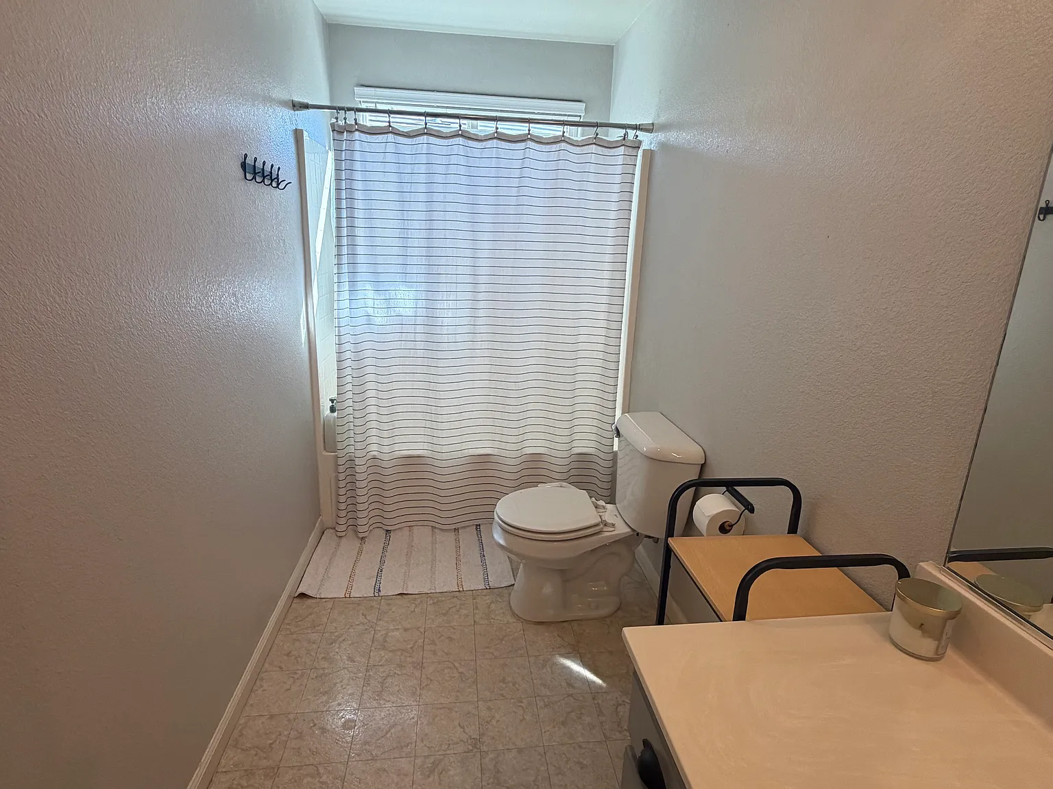 4 bed, 2411 sqft, $3,400 — Photo 4
