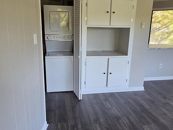 5th image of 105 Clearwater Dr