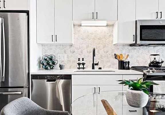 4th image of 2520 N Milwaukee Ave #223