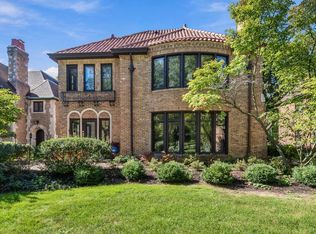 Lake Park View, Milwaukee, WI 53211
