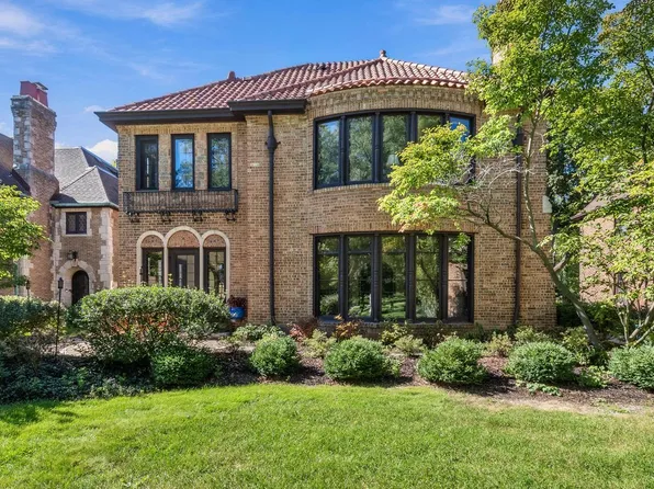 2841 N Lake DRIVE #2, Milwaukee, WI 53211