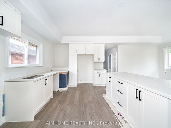 4th image of 36 Moraine Hill Dr