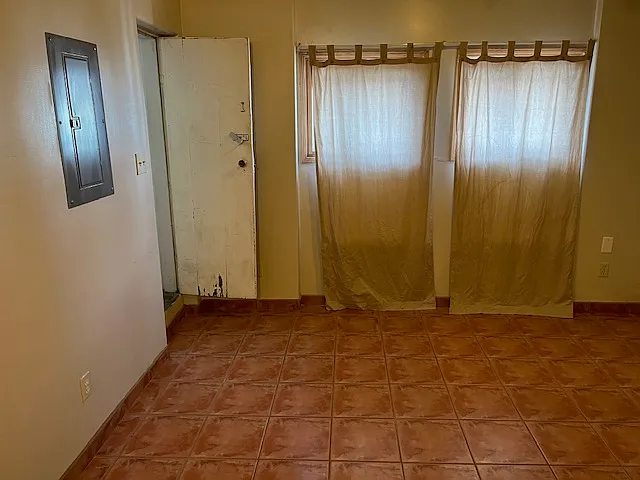 Vassar Dr SE — Photo 8