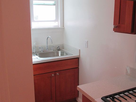 3rd image of 2238 Vicente St APT 4