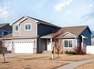 5255 Mac Dr, Grand Forks, ND 58201