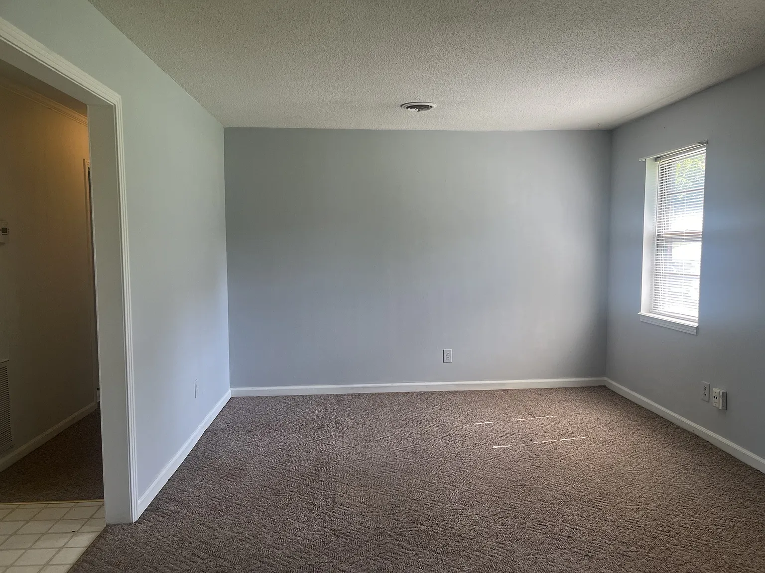 2 bed, 1.0 bath, 940 sqft, $1,400 — Photo 2