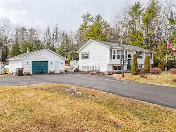 50 Clarence St, Burton, NB E2V 4C6