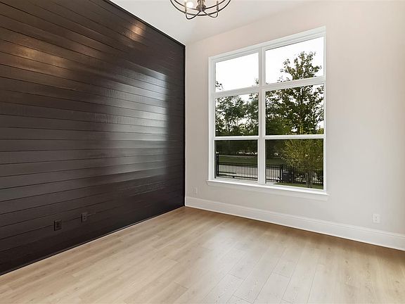 Eastland II G home office
