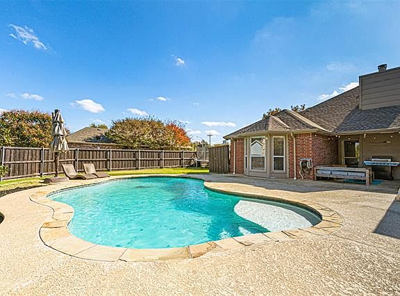 2nd image of 527 Shannon Dr