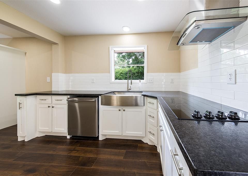 1st image of 1806 Willow Dr