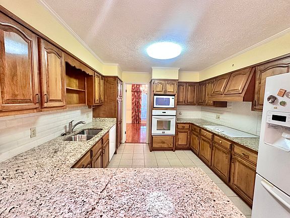 4th image of 508 Heath Pl