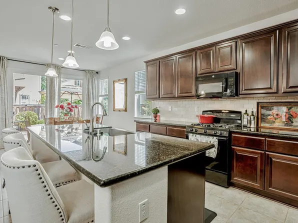 925 Willow Bridge Dr, Folsom, CA 95630