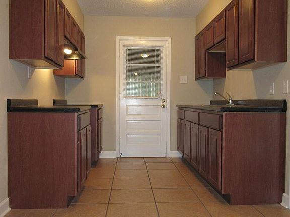 3rd image of 4719 Dianne Dr
