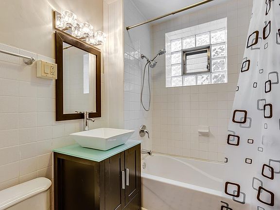 5th image of 2020 W Waveland Ave #2