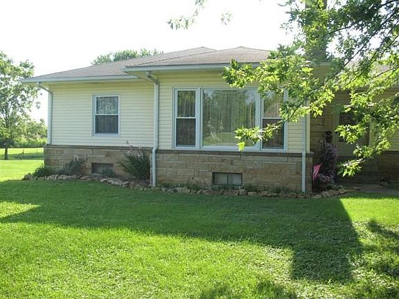 5th image of 202 N Sycamore St