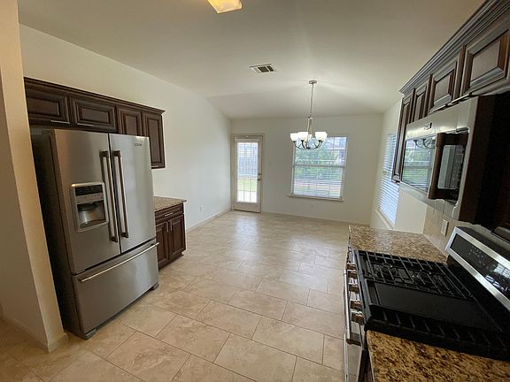 Kitchen/Dining Area