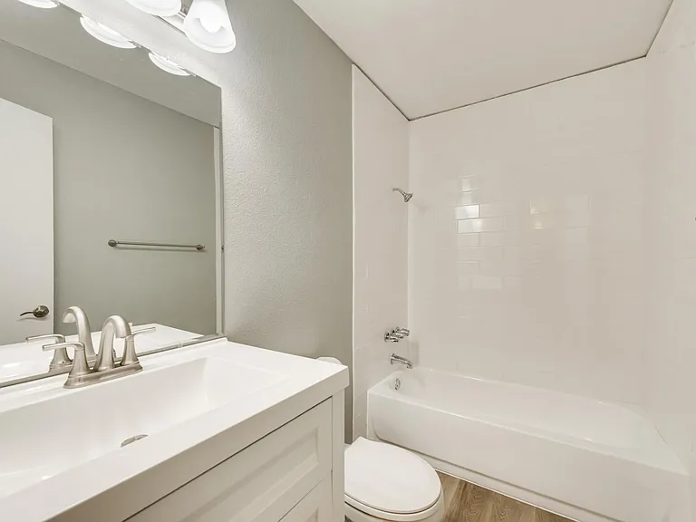 2402 Scotswood Dr — Photo 25