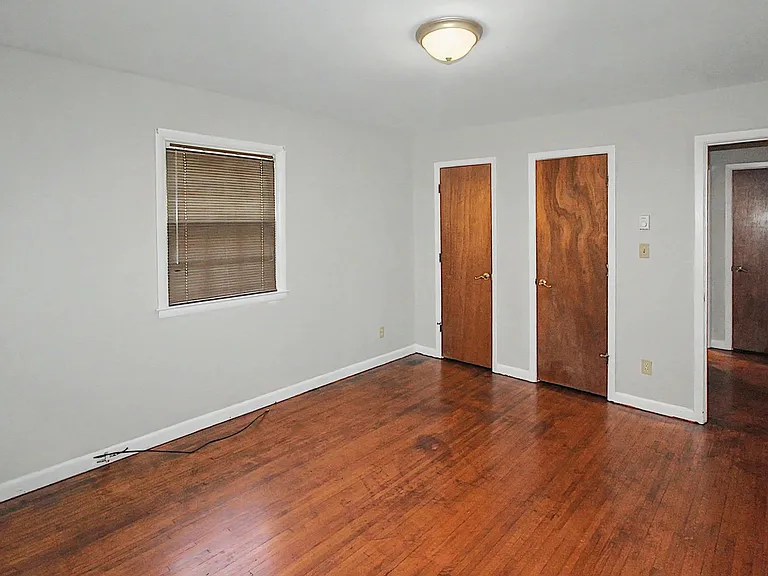 4121-2 Walker Rd — Photo 12