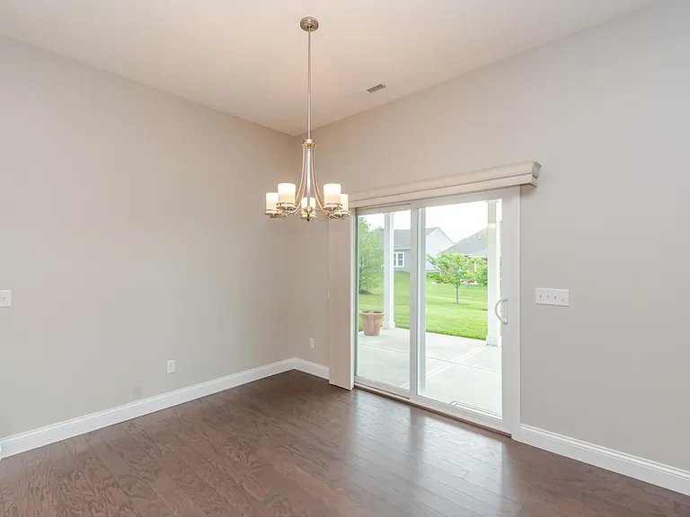 476 Carrick Dr — Photo 8