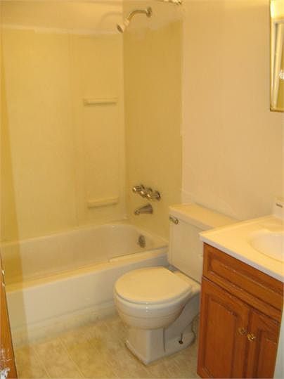 2nd image of 520 Morris St APT 5