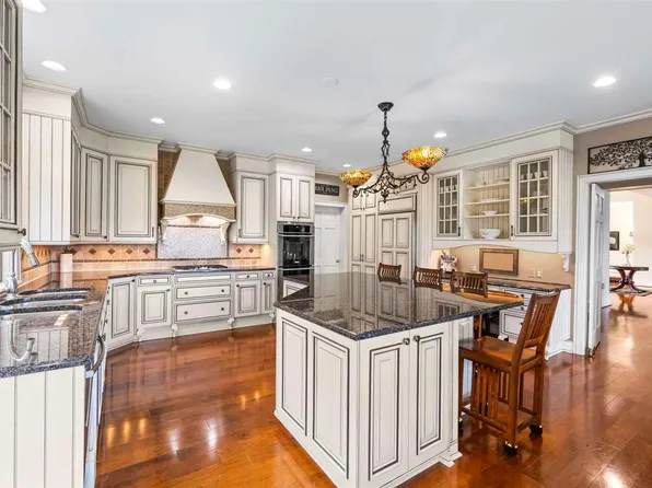 2286 Pinecrest St, Harbor Springs, MI 49740