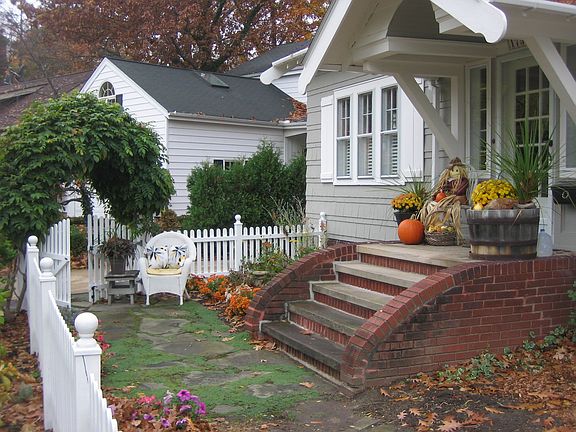3rd image of 17504 Dartmouth Ave