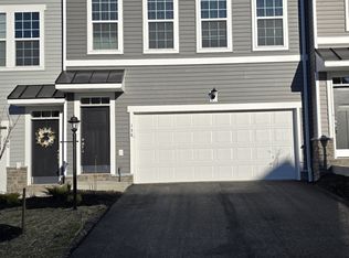 138 Sweetwater Dr, Coraopolis, PA 15108