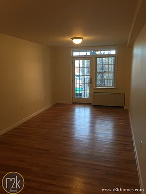 Rented by Realty 2000 Corp | media 11