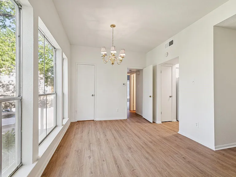 2100 Tanglewilde St #514 — Photo 6