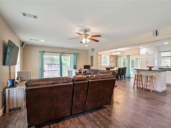 4th image of 60360 Park Dr
