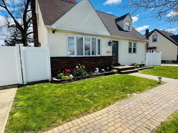 2007 Sanford St, Philadelphia, PA 19116