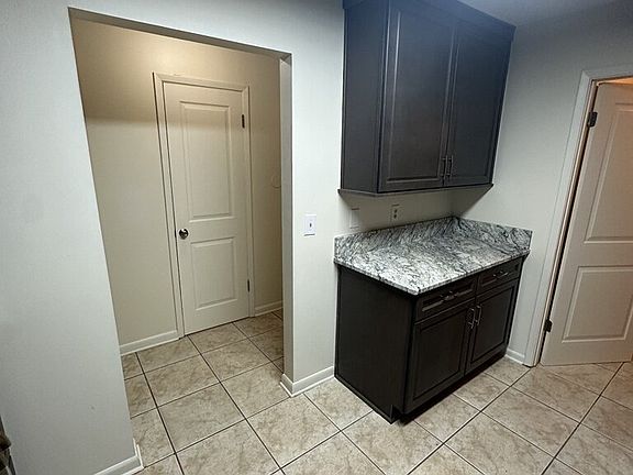 3rd image of 122 Scottwood Dr SE