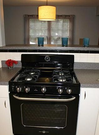 5th image of 3414 Manhattan Ave