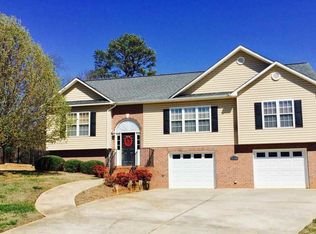 3814 26th Street Dr NE, Hickory, NC 28601
