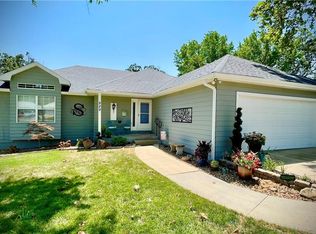 529 S Prewitt St, Nevada, MO 64772