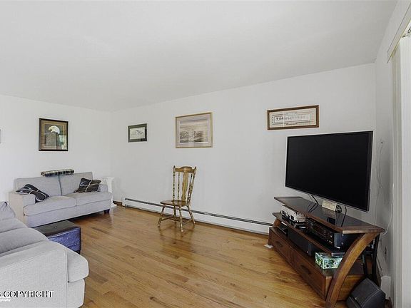 5th image of 2400 Barrow St APT 304