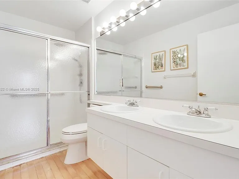 653 NW San Remo Cir — Photo 7