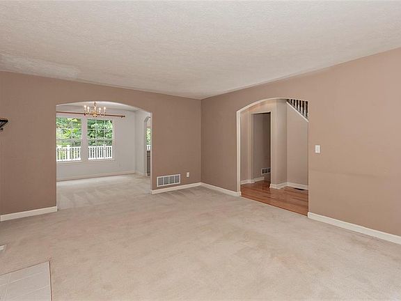 5th image of 2091 Camden Ln