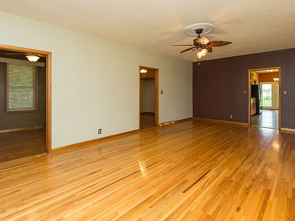 3rd image of 216 W Kentucky Ave