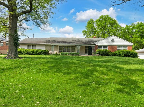 7 Biritz Dr, Saint Louis, MO 63137