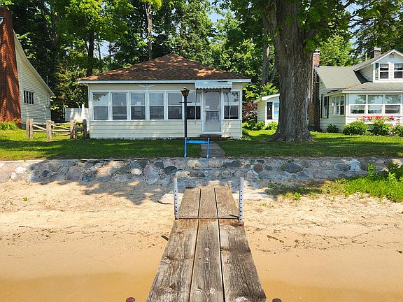 4th image of 4232 Long Point Dr
